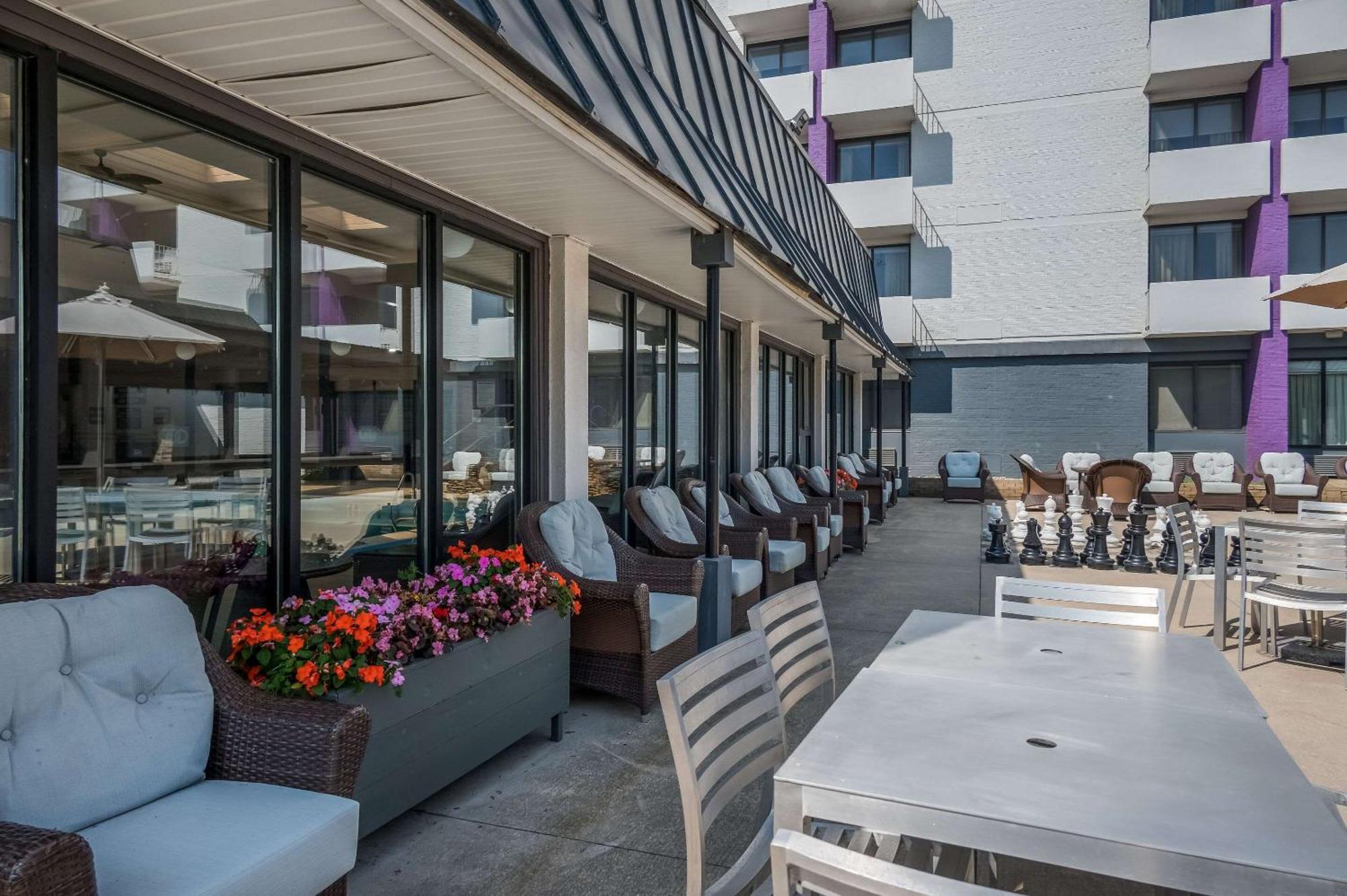 Radisson Hotel Grand Rapids Riverfront Extérieur photo